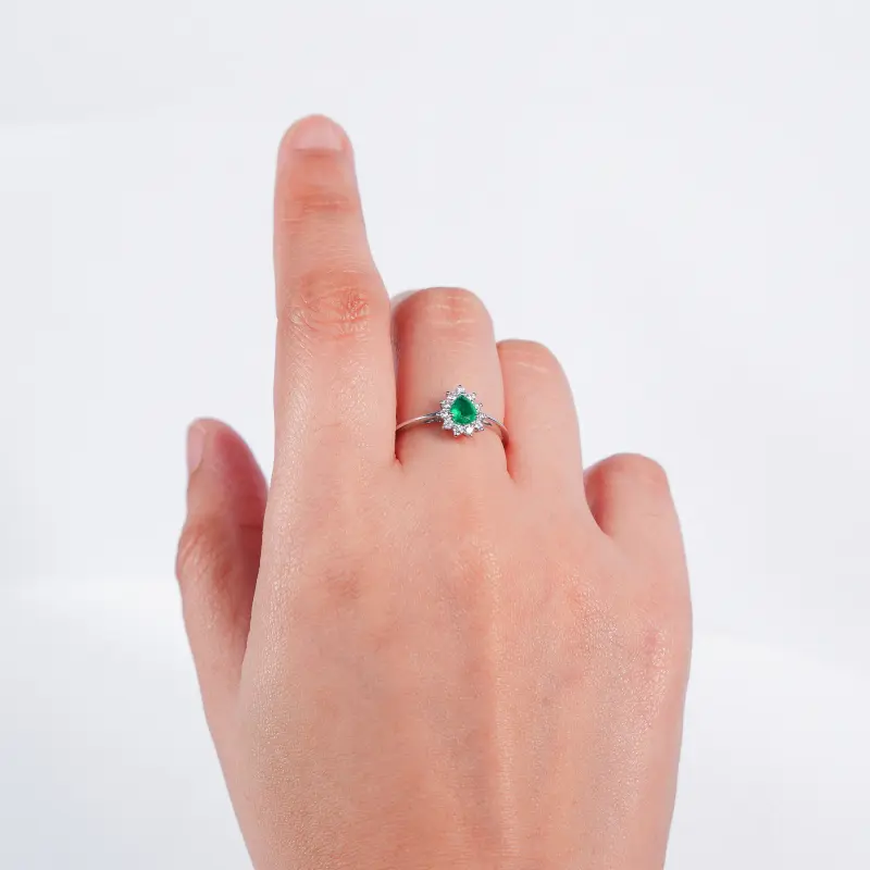 EMERALD PEAR CUT RING
