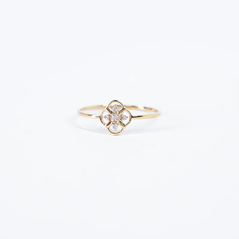 PETALUX DIAMOND RING